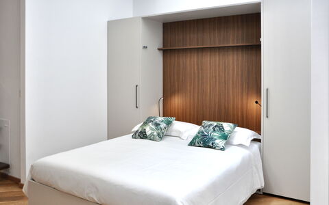 Suite Trastevere: Möbel, Holz, Schlafzimmer, Interior Design, Flooring, Fussboden, Bett, Bedding, Bettdecke, Zimmer