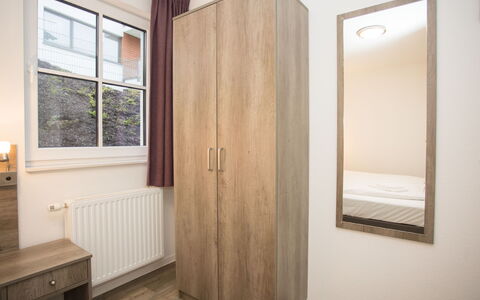 Blick Ins Grüne: Wand, Holz, Flooring, Interior Design, Fussboden, Möbel, Schlafzimmer, Bett, Zimmer, Wohnung