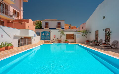 Cristal Blu Apartments In Santa Teresa Gallura: Schwimmbad, Resort, Hazienda, Hotel, Ferienort, Villa, Thermae, Eco Hotel, Freizeitzentrum, Sonnenliege