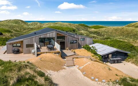 Tamina - 50M from the Sea: Holz, Zuhause, Veranda, Deck, Hartholz, Dach, Holzbeize, Holzboden, Eco Hotel