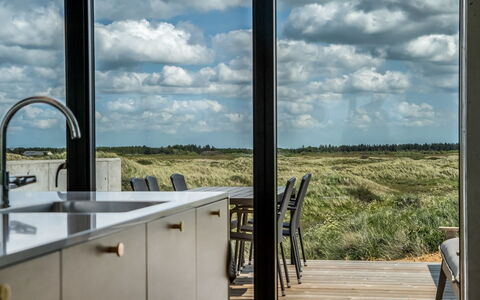 Tamina - 50M from the Sea: Holz, Zuhause, Veranda, Deck, Hartholz, Dach, Holzbeize, Holzboden, Eco Hotel