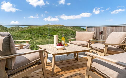 Tamina - 50M from the Sea: Holz, Zuhause, Veranda, Deck, Hartholz, Dach, Holzbeize, Holzboden, Eco Hotel