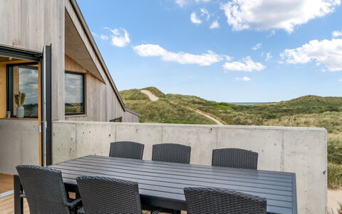 Tamina - 50M from the Sea: Holz, Zuhause, Veranda, Deck, Hartholz, Dach, Holzbeize, Holzboden, Eco Hotel