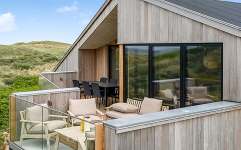 Tamina - 50M from the Sea: Holz, Zuhause, Veranda, Deck, Hartholz, Dach, Holzbeize, Holzboden, Eco Hotel