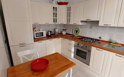 Casa Annalù With Garden, Wifi, Bogliasco: Möbel, Flooring, Küche, Holz, Cabinetry, Interior Design, Countertop, Fussboden, Major Appliance, Küchengerät