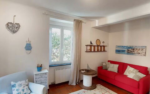 Casa Annalù With Garden, Wifi, Bogliasco: Möbel, Interior Design, Flooring, Wand, Fussboden, Couch, Zimmer, Holz, Wohnzimmer, Beleuchtung