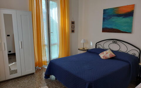 Casa Annalù With Garden, Wifi, Bogliasco: Möbel, Schlafzimmer, Bett, Interior Design, Fussboden, Bettdecke, Flooring, Bedding, Zimmer, Linens