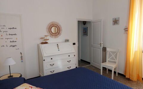 Casa Annalù With Garden, Wifi, Bogliasco: Möbel, Wand, Flooring, Fussboden, Interior Design, Schlafzimmer, Holz, Bett, Zimmer, Beleuchtung