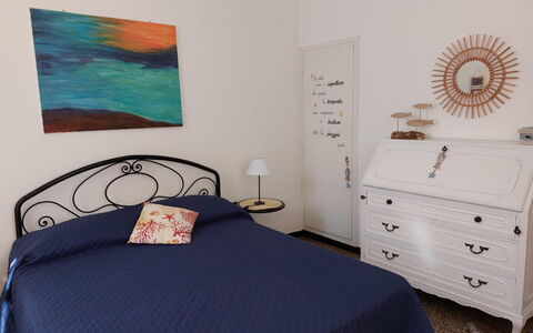 Casa Annalù With Garden, Wifi, Bogliasco: Möbel, Bett, Schlafzimmer, Bedding, Interior Design, Bettdecke, Fussboden, Flooring, Holz, Linens