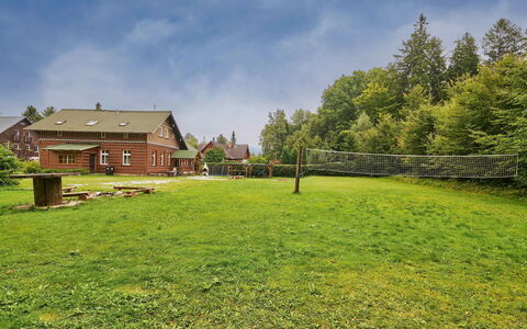 Švýcarský Dvůr Lodge: Gras, Haus, Ländliches Gebiet, Wiese, Einfach, Landschaft, Grundstueck, Hütte, Zuhause