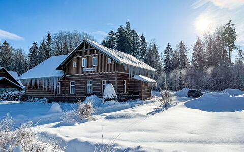 Švýcarský Dvůr Lodge: Schnee, Baum, Winter, Haus, Zuhause, Dach, Hütte, Einfrieren, Ländliches Gebiet, Lärche