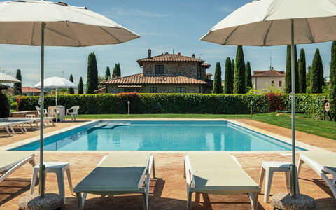 Il Noceto: Schwimmbad, Gartenmöbel, Sonnenliege, Resort, Tisch Im Freien, Regenschirm, Eco Hotel, Villa, Stuhl, Schatten