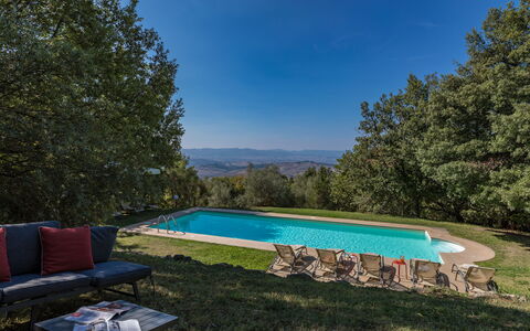 Villa Linchiano: Schwimmbad, Landschaft, Grundstueck, Landscaping, Bauernhaus, Eco Hotel, Estate, Villa, Hinterhof