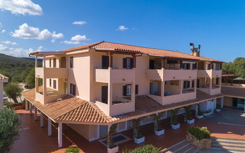 Golfo Aranci Apartments With Ac: Wohngebiet, Estate, Resort, Villa, Eco Hotel, Hazienda, Hotel, Balkon, Villa, Gartenmöbel