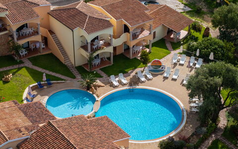 Apartment Sardinia Seaside Ac And Wifi: Schwimmbad, Resort, Villa, Gartenmöbel, Ferienort