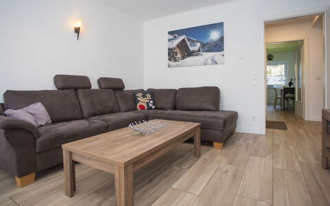 Family Lodge: Holz, Möbel, Flooring, Fussboden, Interior Design, Holzboden, Hartholz, Wohnzimmer, Zimmer, Holzbeize