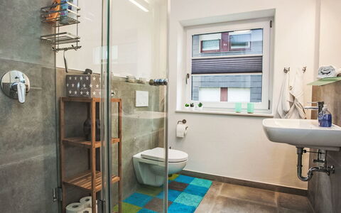 Family Lodge: Wohnung, Wohngebiet, Eigentumswohnung, Geschäftshaus, Mischnutzung, Parkplatz, Familienauto, Balkon, Brutalismus