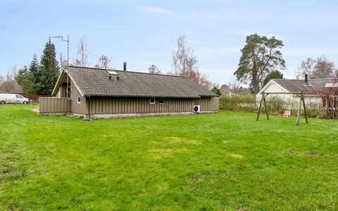 Arent - 1.1Km from the Sea: Holz, Möbel, Wohnung, Zimmer, Decke, Holzbeize, Stuhl, Hartholz, Lack, Holz