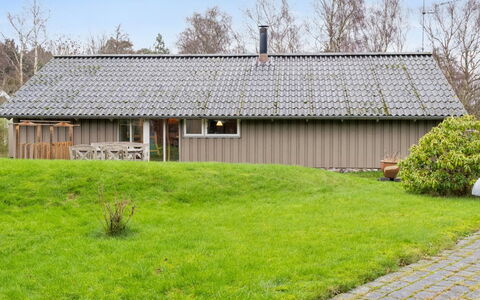 Arent - 1.1Km from the Sea: Holz, Möbel, Wohnung, Zimmer, Decke, Holzbeize, Stuhl, Hartholz, Lack, Holz
