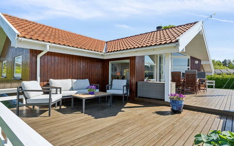 Gunwald - 230M from the Sea: Estate, Schatten, Auffahrt, Bauernhaus