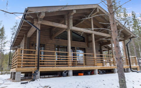 Villa Korpi: Holz, Hütte, Blockhaus, Abstellgleis, Hartholz, Planke, Veranda, Holz, Holzbeize, Winter