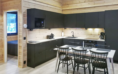 Villa Korpi: Holz, Küche, Flooring, Interior Design, Möbel, Holzboden, Countertop, Decke, Fussboden, Zuhause
