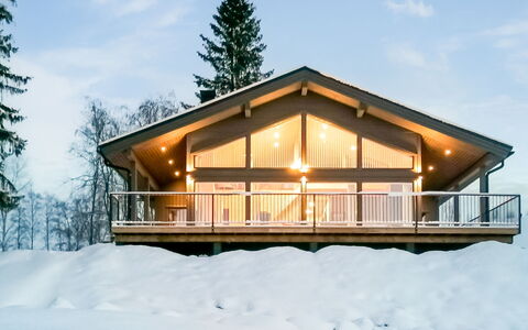 Lakeside Villa: Bett, Möbel, Schlafzimmer, Interior Design, Bedding, Bettdecke, Flooring, Holz, Fussboden, Zimmer