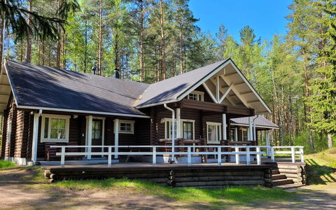 Kilpolan Orvokki: Hütte, Zuhause, Veranda, Dach, Abstellgleis, Blockhaus, Wald, Estate, Lärche, Bauernhaus