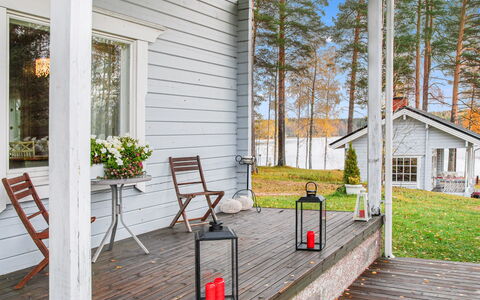 Mänty-Linna: Möbel, Interior Design, Flooring, Fussboden, Tabelle, Decke, Küche & Esszimmer Tisch, Beleuchtung, Stuhl, Zuhause