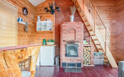 Mänty-Linna: Möbel, Interior Design, Flooring, Fussboden, Tabelle, Decke, Küche & Esszimmer Tisch, Beleuchtung, Stuhl, Zuhause