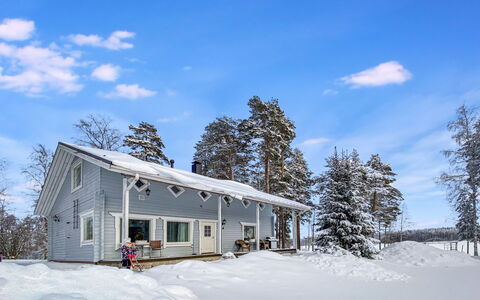 Mänty-Linna: Möbel, Interior Design, Flooring, Fussboden, Tabelle, Decke, Küche & Esszimmer Tisch, Beleuchtung, Stuhl, Zuhause