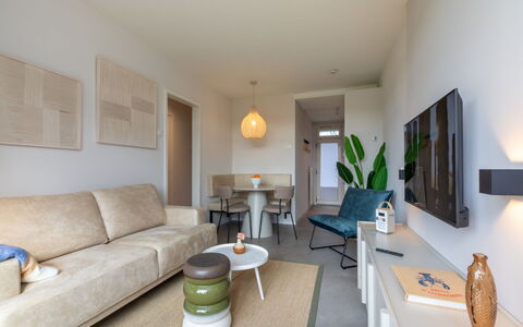 Kurhaus Residence: Wohnung, Wohngebiet, Eigentumswohnung, Geschäftshaus, Mischnutzung, Parkplatz, Familienauto, Balkon, Brutalismus