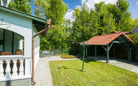 Green House: Schatten, Garten, Hütte, Rasen, Estate, Garten, Outdoor Struktur, Veranda, Hinterhof, Landscaping
