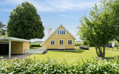 Jelko - 375M from the Sea: Haus, Dach, Zuhause, Hütte, Strauch, Ground, Estate, Bauernhaus, Abstellgleis, Gartenbauten