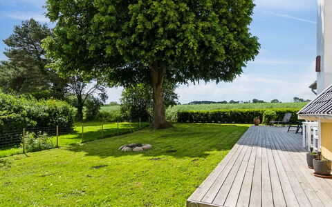 Jelko - 375M from the Sea: Haus, Dach, Zuhause, Hütte, Strauch, Ground, Estate, Bauernhaus, Abstellgleis, Gartenbauten