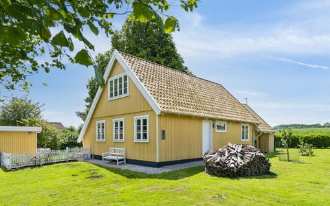 Jelko - 375M from the Sea: Haus, Dach, Zuhause, Hütte, Strauch, Ground, Estate, Bauernhaus, Abstellgleis, Gartenbauten