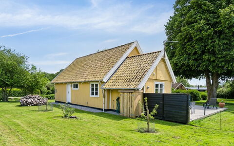 Jelko - 375M from the Sea: Haus, Dach, Zuhause, Hütte, Strauch, Ground, Estate, Bauernhaus, Abstellgleis, Gartenbauten