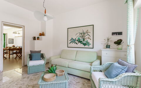 La Maison De Rosetta: Möbel, Interior Design, Flooring, Fussboden, Couch, Holz, Zimmer, Wohnzimmer, Decke, Tabelle