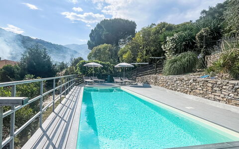Molini di Prelà 42: Blau, Schwimmbad, Verbundwerkstoff, Freizeit, Resort, Eco Hotel, Zaun, Ferienort, Hotel