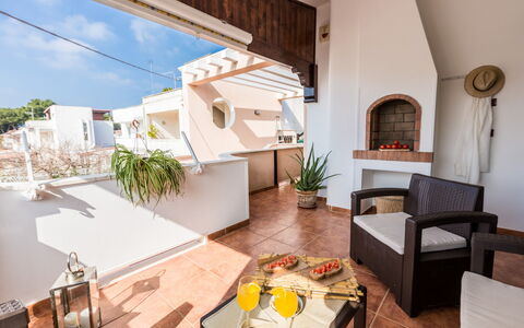 Appartamento Lido Specchiolla: Zuhause, Wohnung, Blumentopf, Zimmerpflanze, Balkon, Stuhl, Schatten, Holzbeize, Penthouse