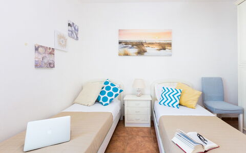 Appartamento Lido Specchiolla: Möbel, Interior Design, Fussboden, Flooring, Zimmer, Wohnung, Kissen, Dekokissen, Schlafzimmer, Bett