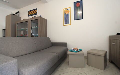 Villetta Elena, Ac, Wifi, Lido Degli Scacchi: Möbel, Interior Design, Couch, Flooring, Fussboden, Holz, Zimmer, Wohnzimmer, Wohnung, Beleuchtung