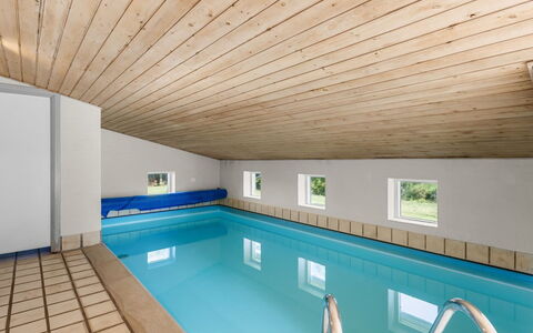 Maylin - 350M from the Sea: Estate, Schatten, Auffahrt, Bauernhaus