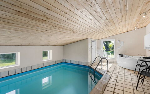 Maylin - 350M from the Sea: Estate, Schatten, Auffahrt, Bauernhaus