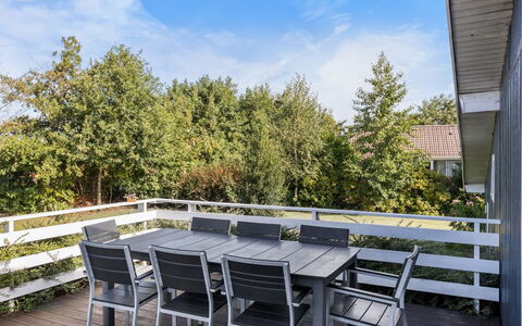 Maylin - 350M from the Sea: Estate, Schatten, Auffahrt, Bauernhaus