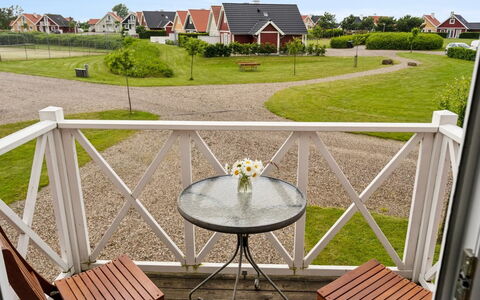 Sakari - 375M from the Sea: Haus, Dach, Zuhause, Hütte, Strauch, Ground, Estate, Bauernhaus, Abstellgleis, Gartenbauten
