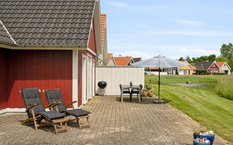 Sakari - 375M from the Sea: Haus, Dach, Zuhause, Hütte, Strauch, Ground, Estate, Bauernhaus, Abstellgleis, Gartenbauten