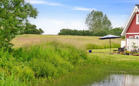 Sakari - 375M from the Sea: Haus, Dach, Zuhause, Hütte, Strauch, Ground, Estate, Bauernhaus, Abstellgleis, Gartenbauten