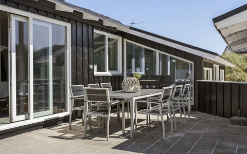 Erma - 125M from the Sea: Möbel, Interior Design, Stuhl, Flooring, Tabelle, Resort, Fussboden, Decke, Zimmer, Eco Hotel