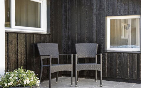 Erma - 125M from the Sea: Möbel, Interior Design, Stuhl, Flooring, Tabelle, Resort, Fussboden, Decke, Zimmer, Eco Hotel